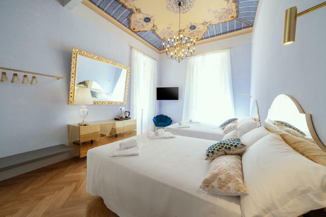 Palazzo Dei Grifoni - Luxury Suites - Сан-Бенедетто-дель-Тронто Экстерьер фото