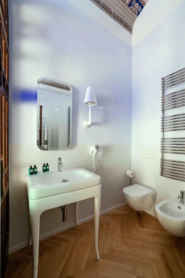 Palazzo Dei Grifoni - Luxury Suites - Сан-Бенедетто-дель-Тронто Экстерьер фото