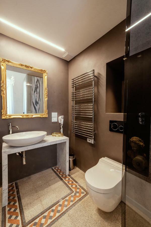 Palazzo Dei Grifoni - Luxury Suites - Сан-Бенедетто-дель-Тронто Экстерьер фото