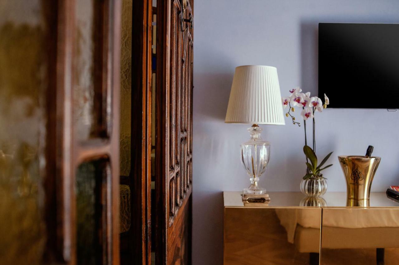 Palazzo Dei Grifoni - Luxury Suites - Сан-Бенедетто-дель-Тронто Экстерьер фото