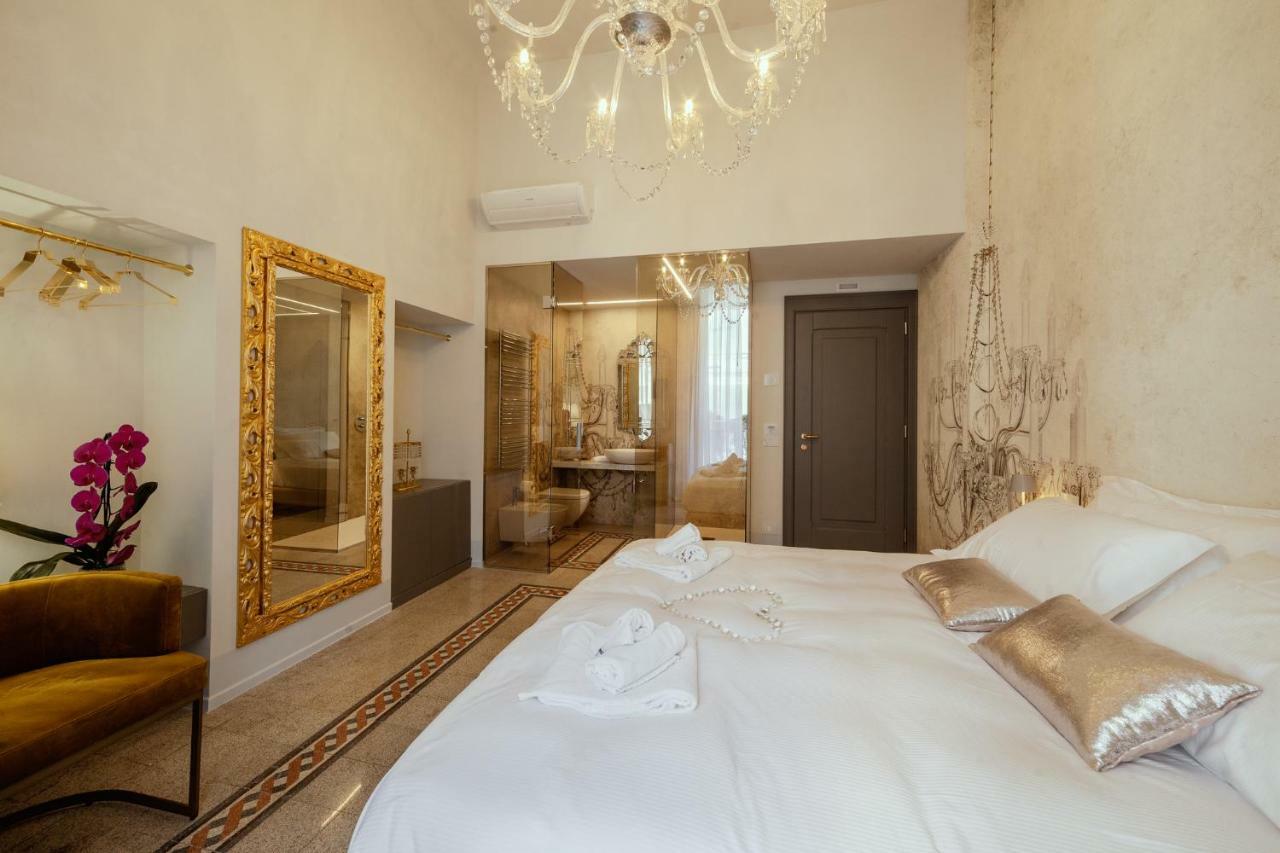 Palazzo Dei Grifoni - Luxury Suites - Сан-Бенедетто-дель-Тронто Экстерьер фото