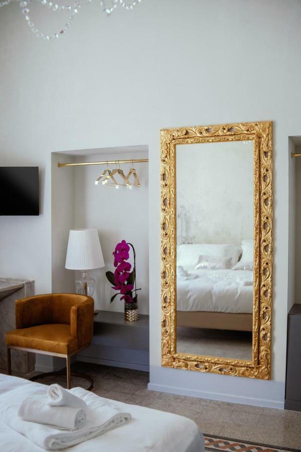 Palazzo Dei Grifoni - Luxury Suites - Сан-Бенедетто-дель-Тронто Экстерьер фото
