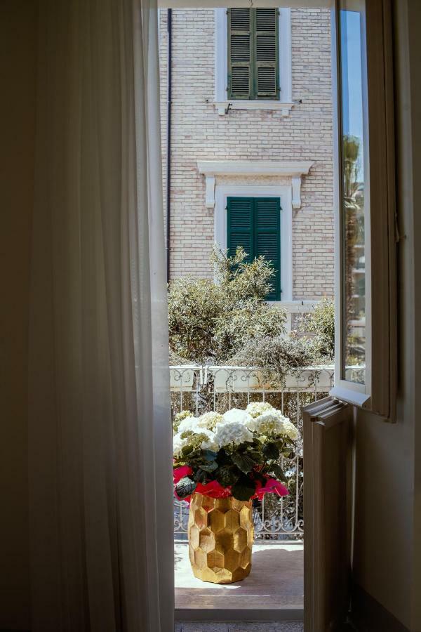 Palazzo Dei Grifoni - Luxury Suites - Сан-Бенедетто-дель-Тронто Экстерьер фото